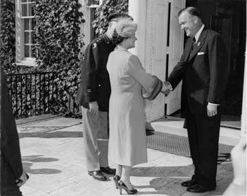 The Queen Mother visits Annapolis