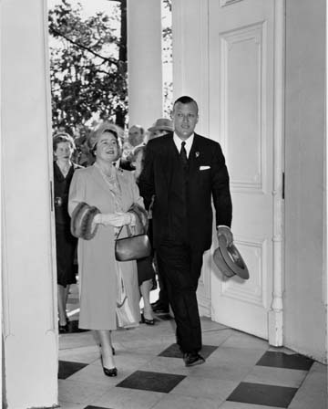 The Queen Mother visits Annapolis