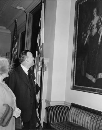 The Queen Mother visits Annapolis