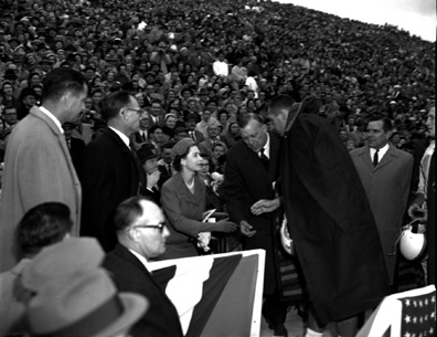 Governor McKeldin and Queen Elizabeth in crowd