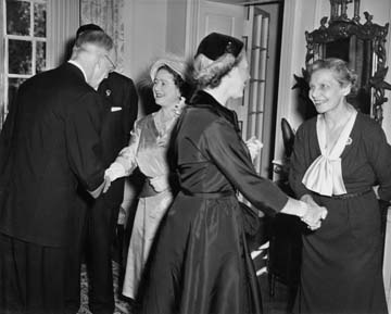Queen Mother visits Annapolis