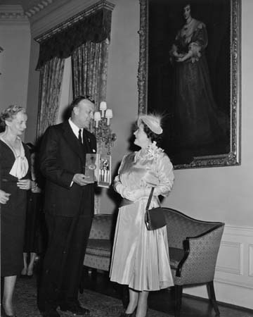 Queen Mother visits Annapolis