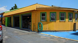 [photo, Commercial building near Somers Cove, Crisfield, Maryland]