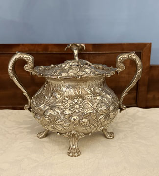 Covered sugar bowl